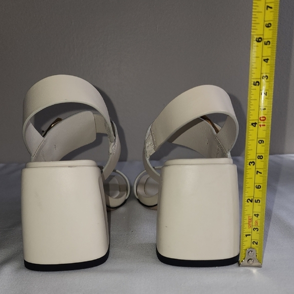 Jimmy Choo Cream and Gold Heels with Chunky Block Heel - Picture 4 of 12